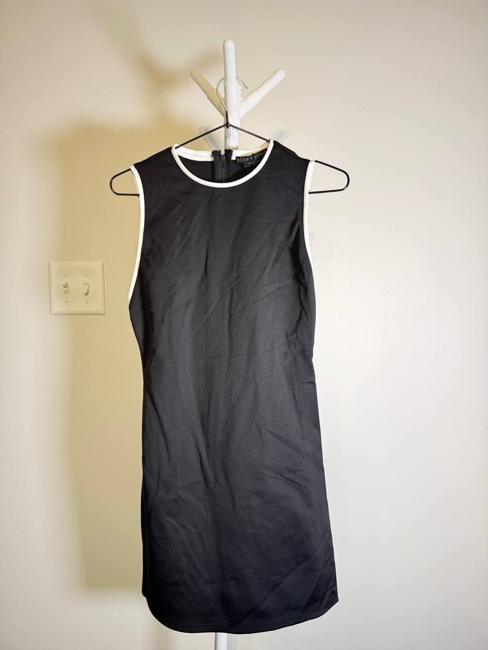 Alice + Olivia “Edris” Sleeveless Mini Dress –Black– Size 2 – NWT – $295