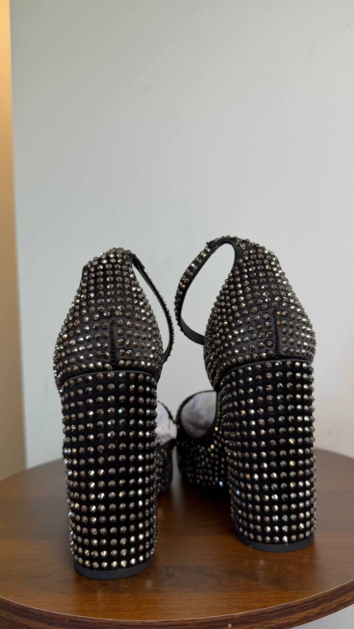 Wild Pair Hanalaur Embellished Sandals Black Bling 7.5M Man‑Made $89.90 NWB