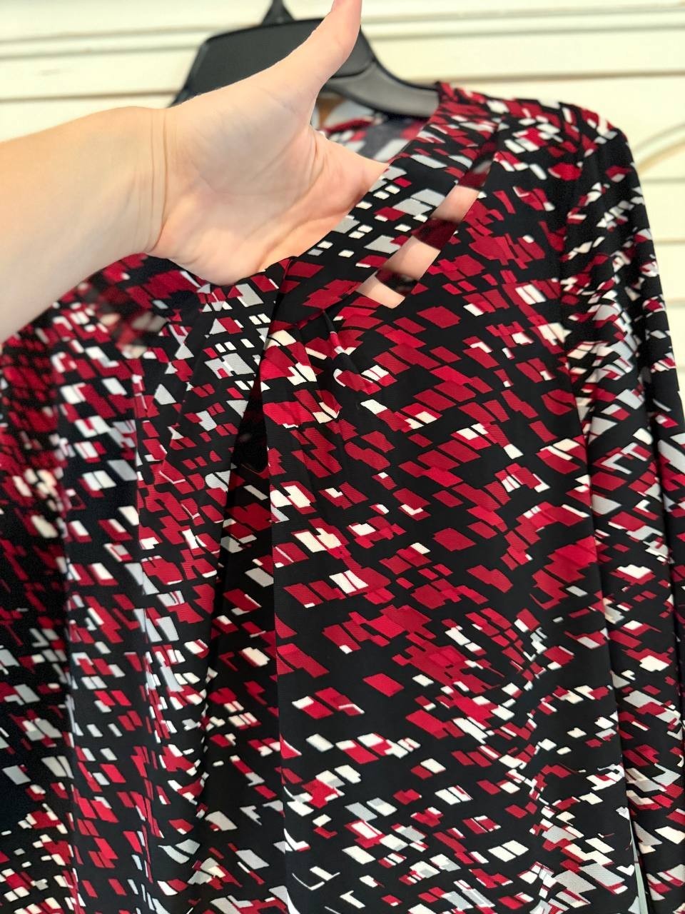 Kasper Multicolor Printed Twist-Neck Top Size PM NWT $69 – Chic & Versatile