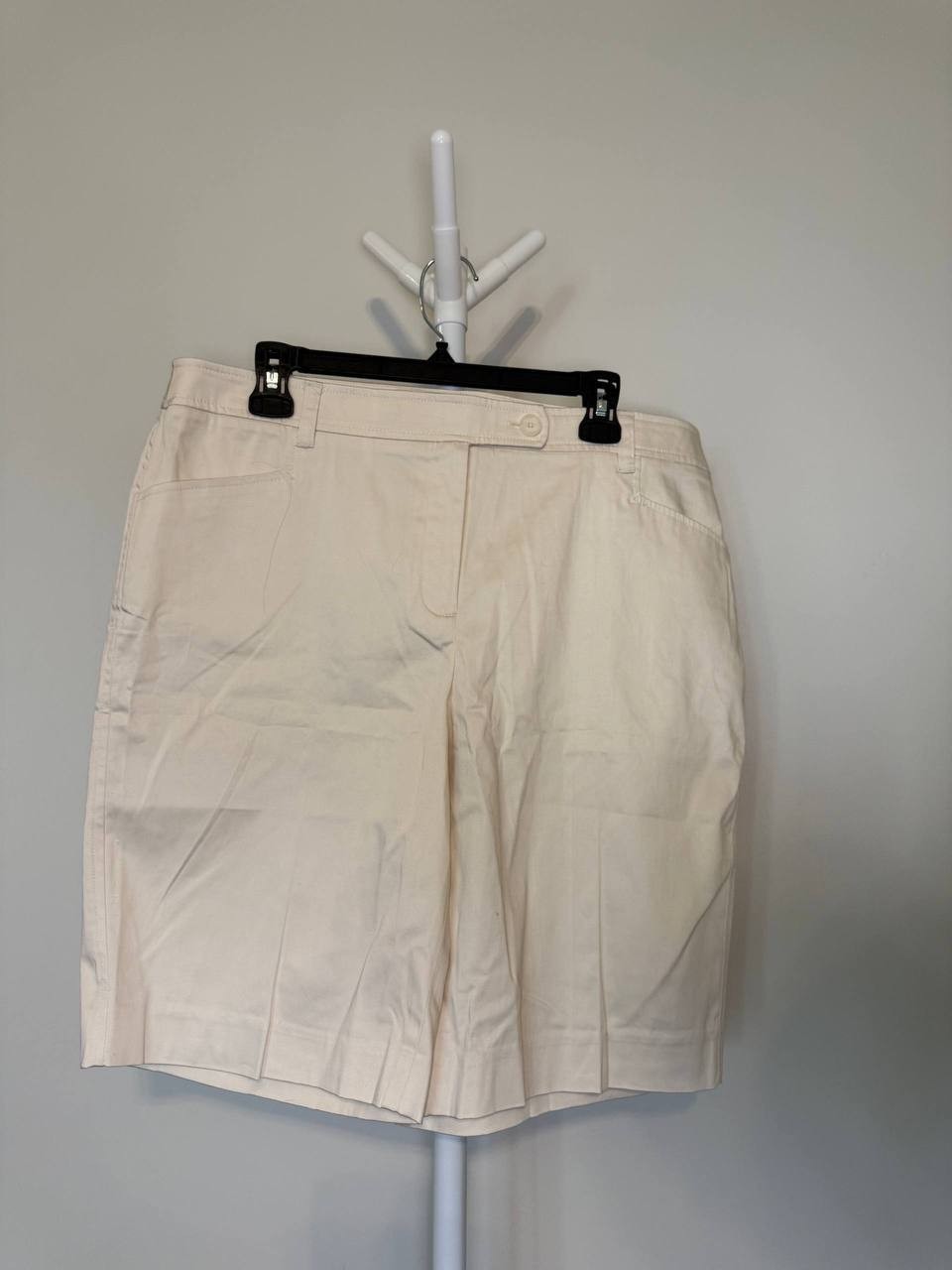 Jones New York Bermuda Shorts – Size 14 – NWT – White