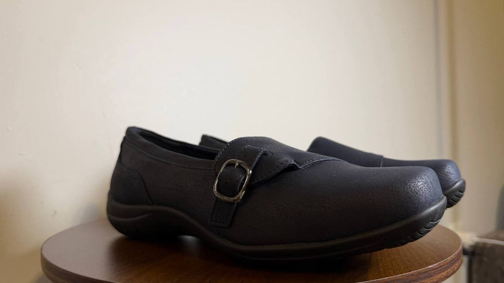 Easy Street Cinnamon Slip‑Ons 9 Navy Faux Leather Square Toe Comfort NIB msrp$60