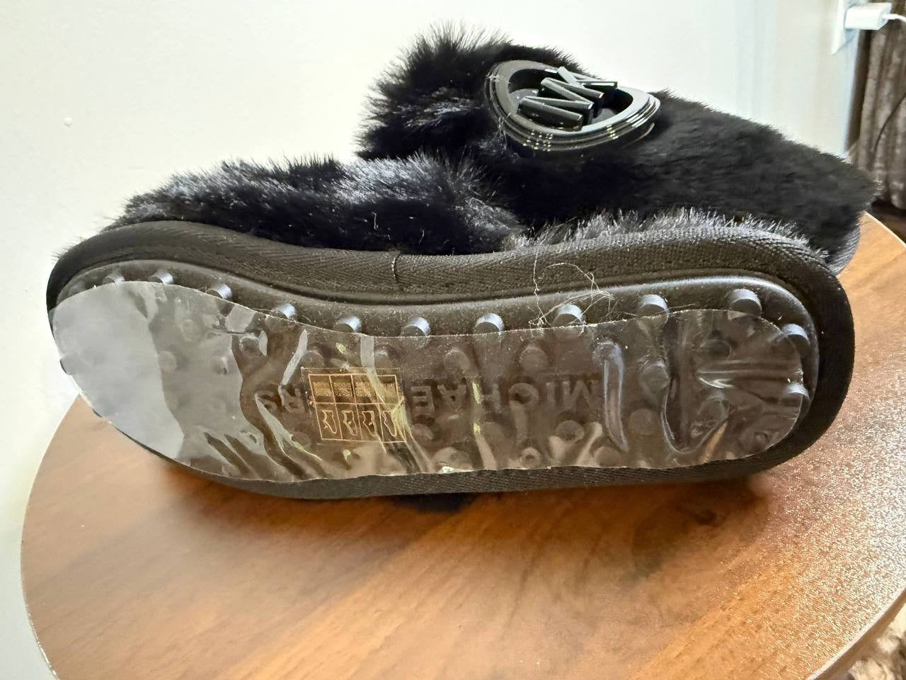 Michael Kors Ada Charm Slippers – Black – Size 6 – New Without Box