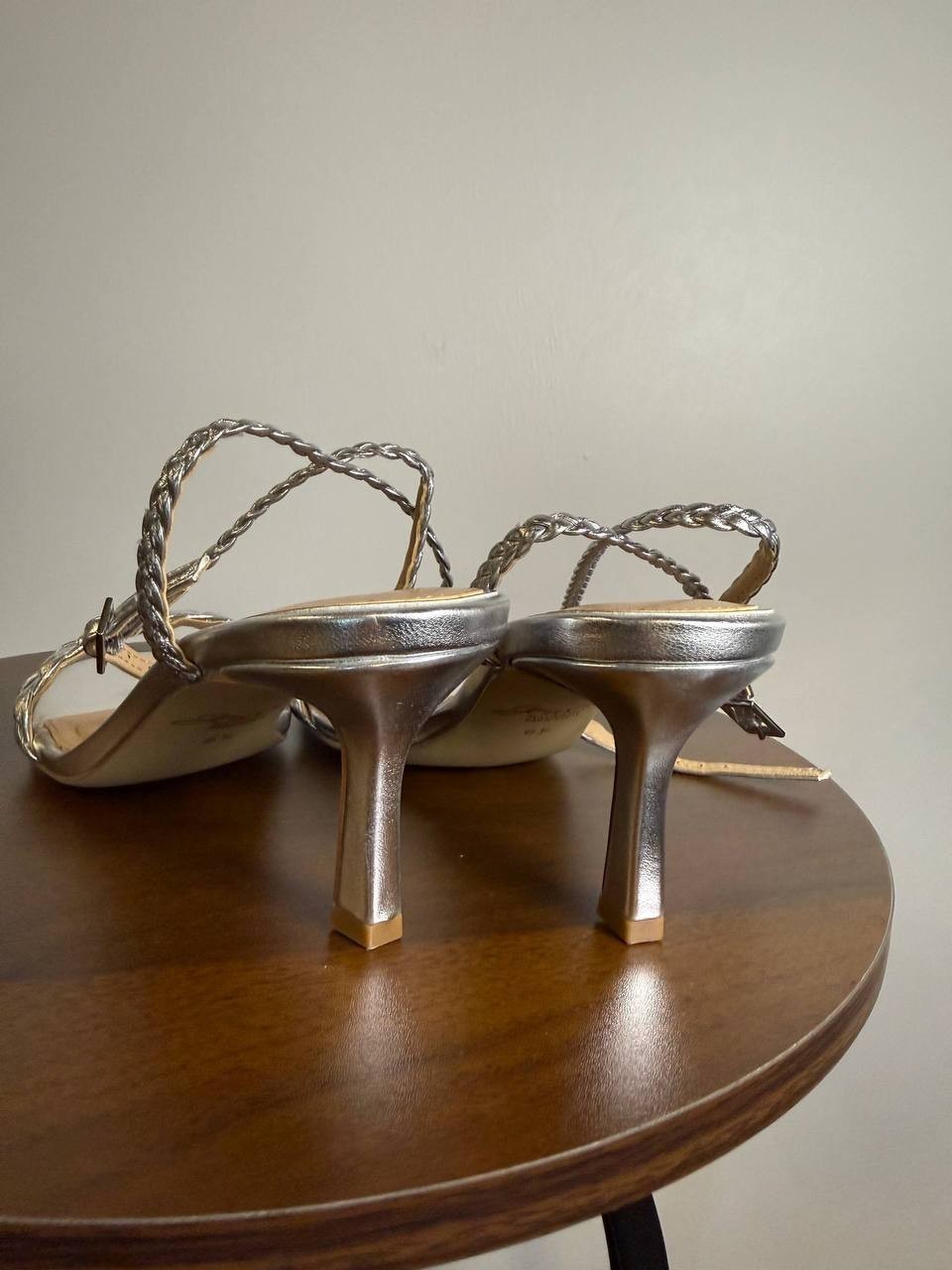 Badgley Mischka Nyx Ankle‑Strap Sandals – Silver Leather – Size 6.5 – New in Box