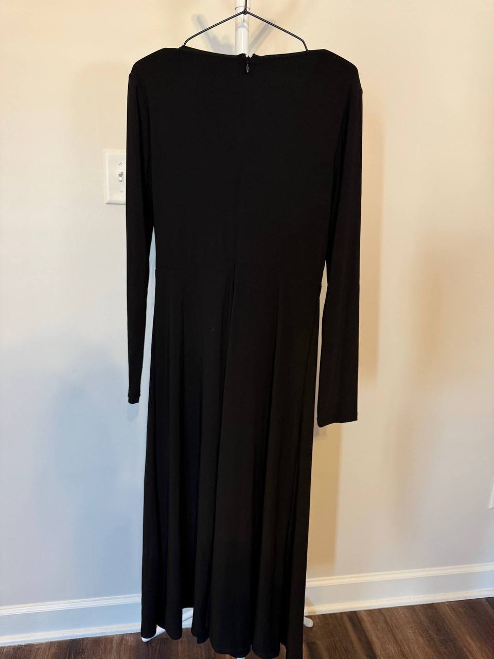 Tommy Hilfiger Short‑Sleeve V‑Neck Dress – Sizes 6 & 8 – NWT – Black – $99