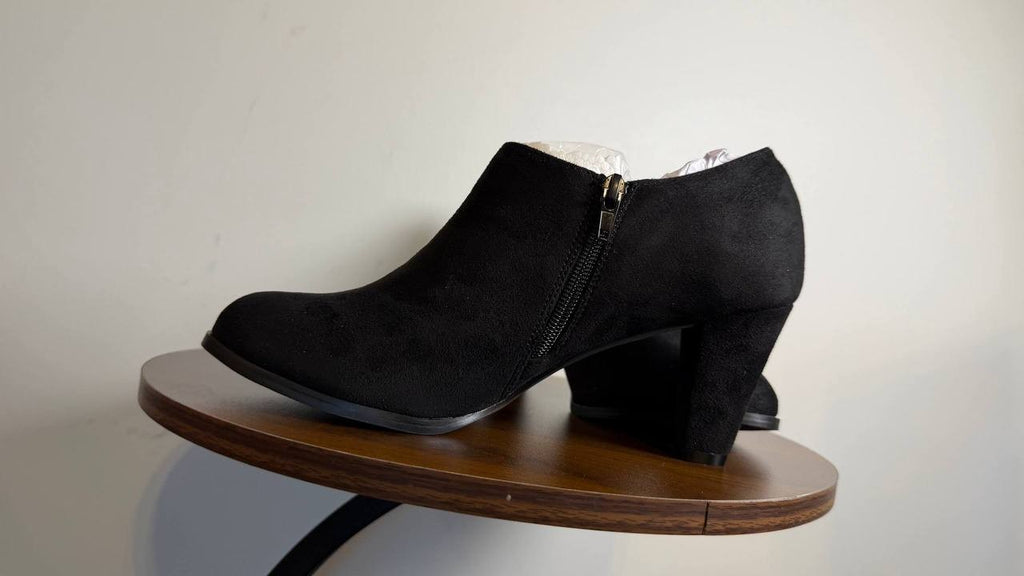 Journee Sanzi Booties 8.5 Black Faux Suede Zip‑Up Round Toe NIB msrp$48.49