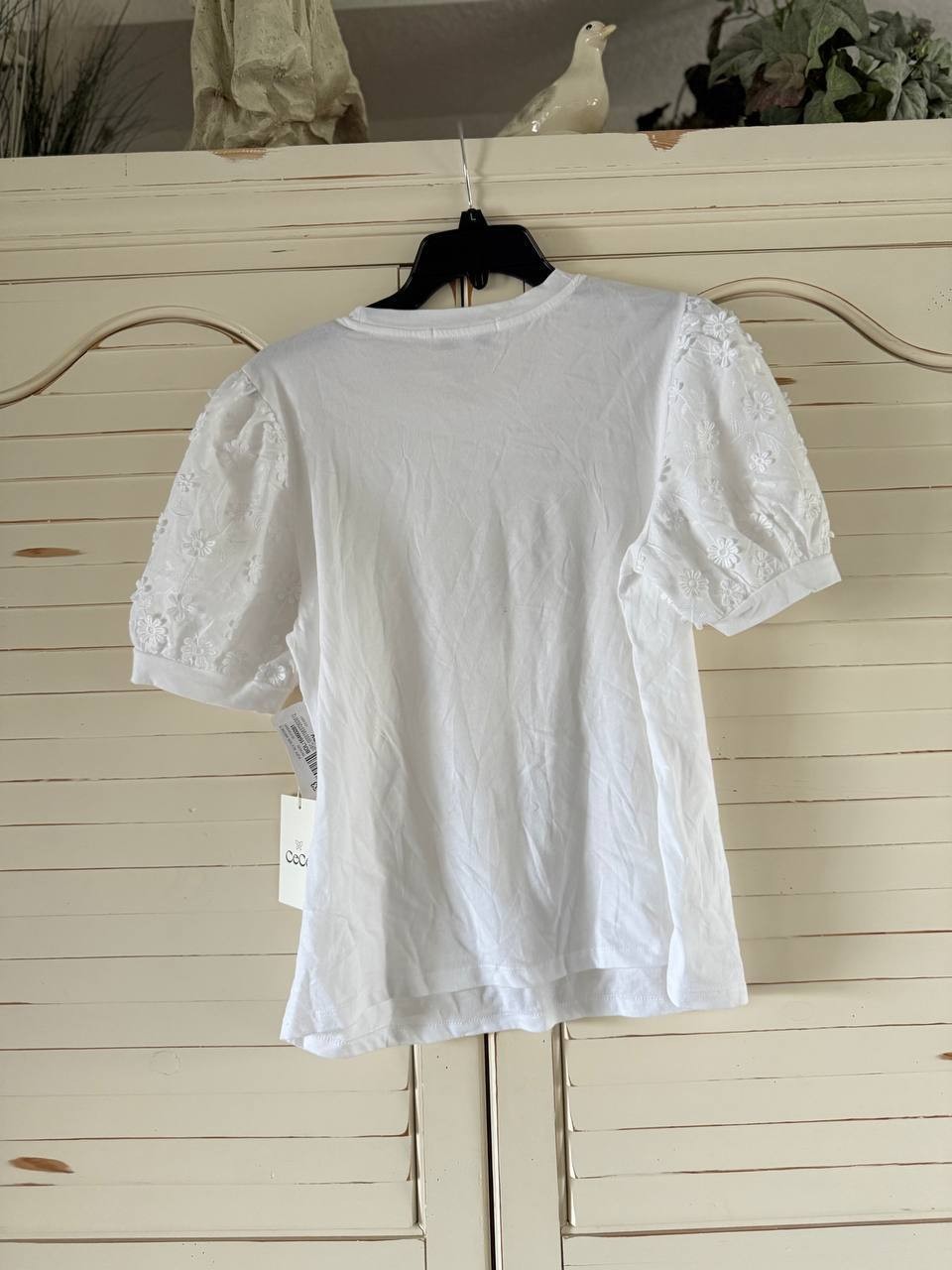 CeCe Dupraz Floral Appliqué Puff-Sleeve Top – New Ivory – Size M – NWT