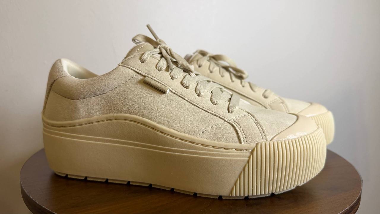 Dr. Scholl’s White/Oyster Sneakers 6.5M New in Box MSRP $110