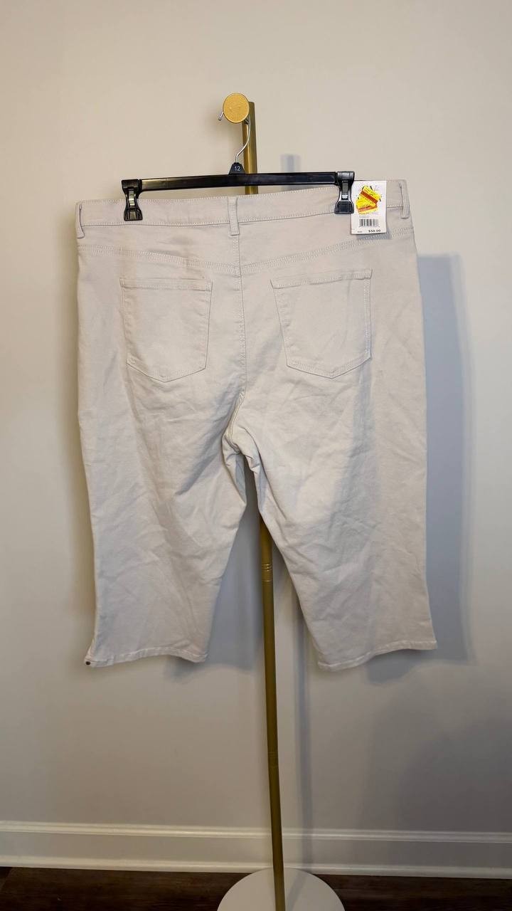 Gloria Vanderbilt Plus Size Amanda Capri Pants Stonewood 20W NWT $50
