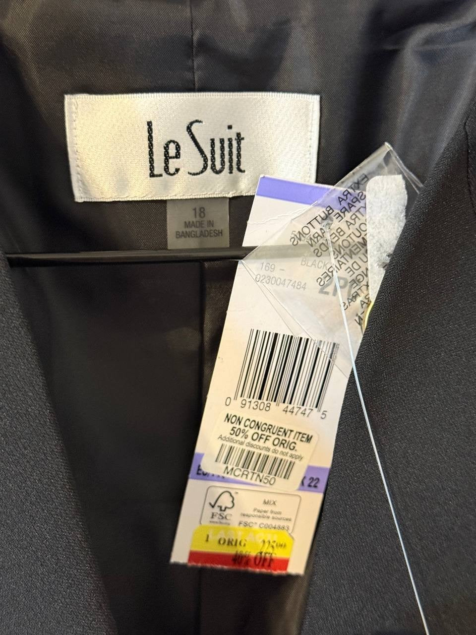 Le Suit Women’s  Blazer – Size 18 – Black – NWT –225$