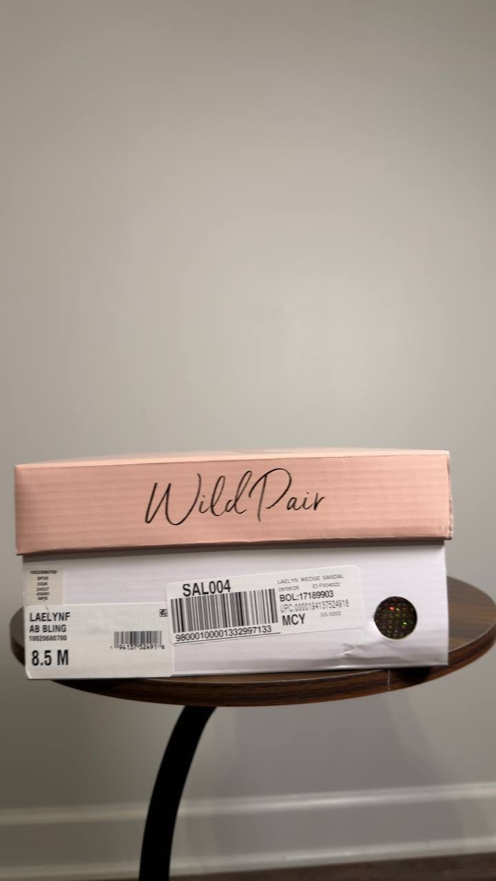 Wild  Pair  Wedge  Sandals  Bling  8.5M  New  $79.50