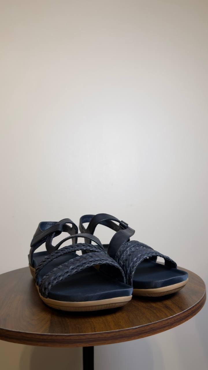 Baretraps Flat Sandals Navy Blue 9.5 W New $69.00