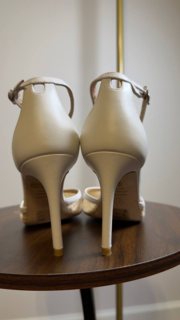 Stuart  Weitzman  Lace  Pumps  Blanco Beige  7.5B  Pre‑owned