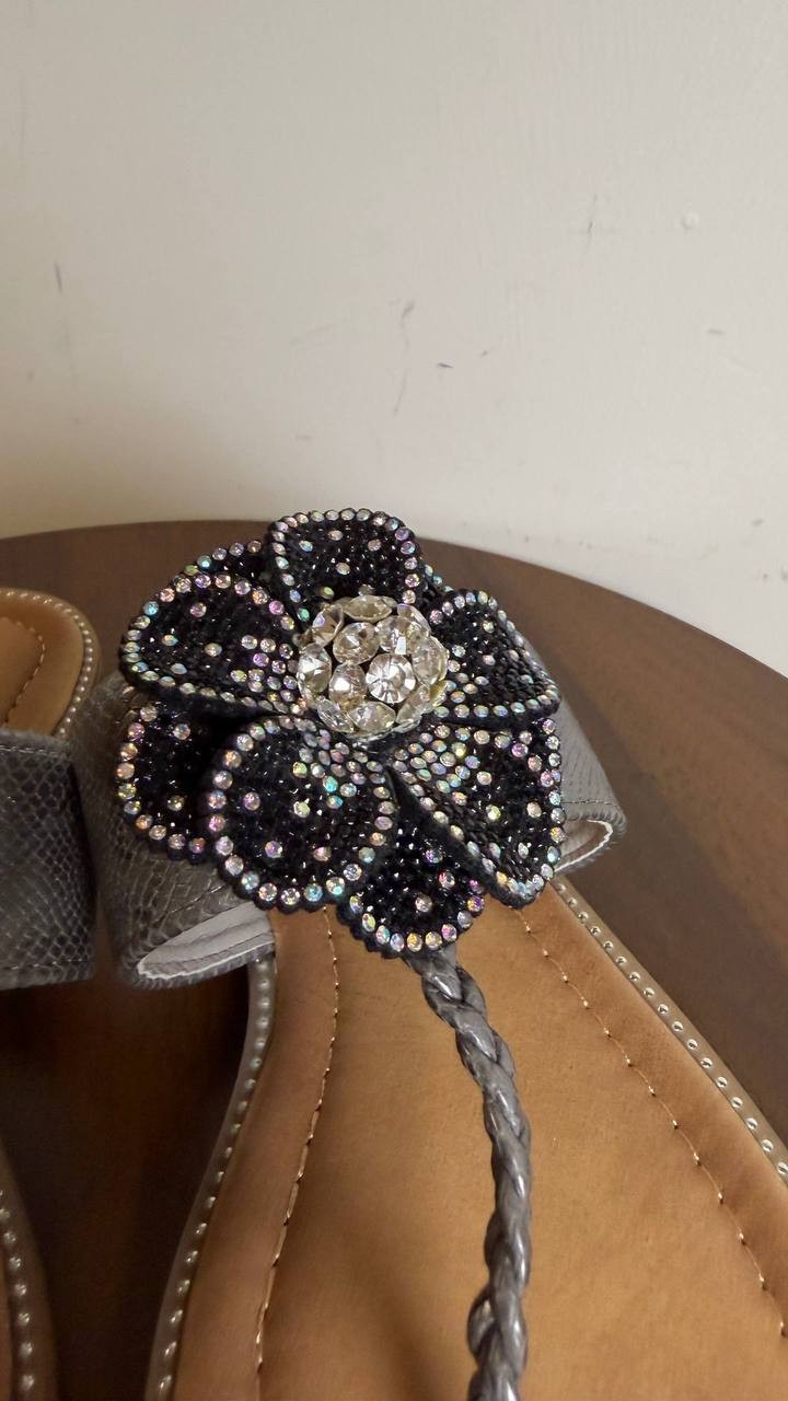 GC Shoes Blossom Flower Toe Ring Flat Sandals Silver 6.5 NWB $55