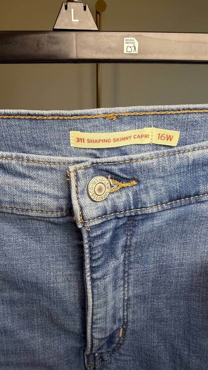 Levi’s 311 Shaping Skinny Capri Jeans Blue 16W NWT $59.50