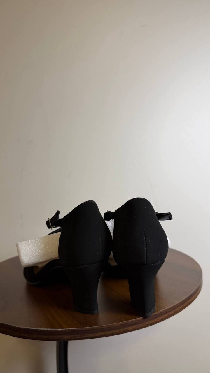 Easy Street Elegance Cross Strap Pumps Black Lamy 7.5M NWB Faux Leather $69.99