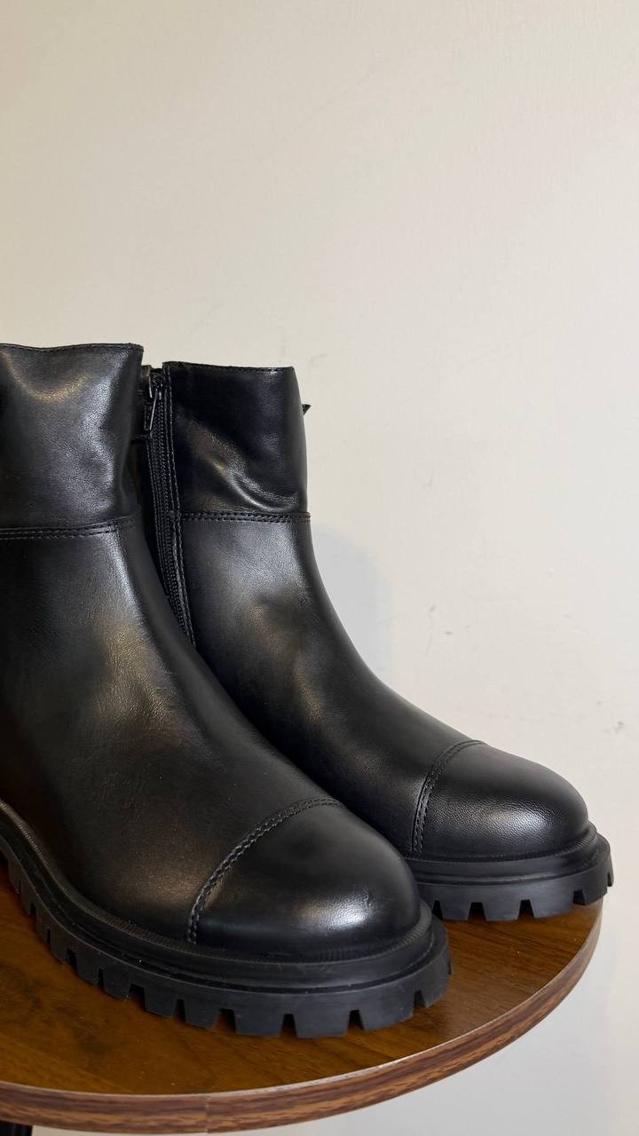 Arezzo Black Leather Booties 8B New in Box MSRP $159