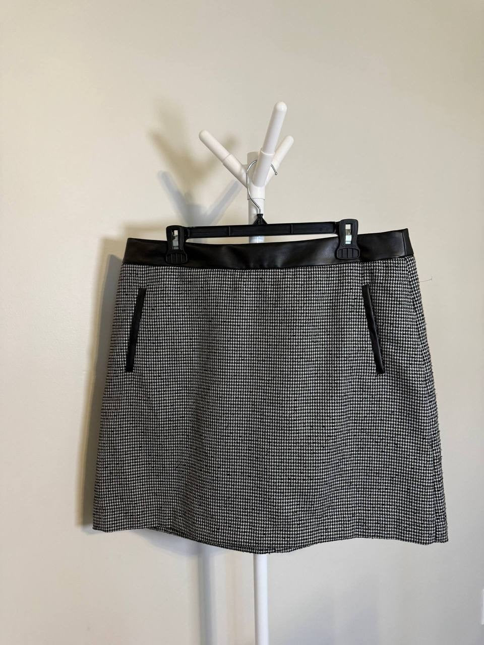 DKNY Faux‑Leather‑Trim Mini Tweed Skirt – Size 14 – NWOT – $89