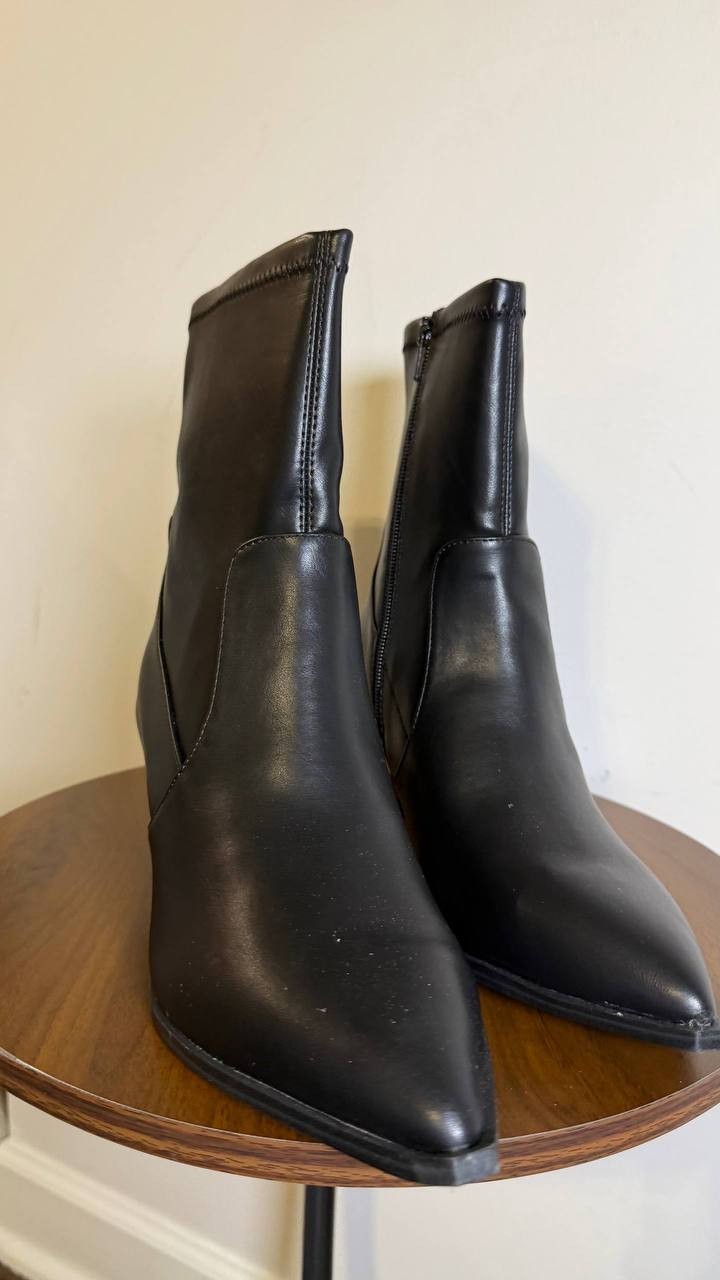 DV Dolce Vita Black Polyurethane Heeled Booties 9M New in Box MSRP $89