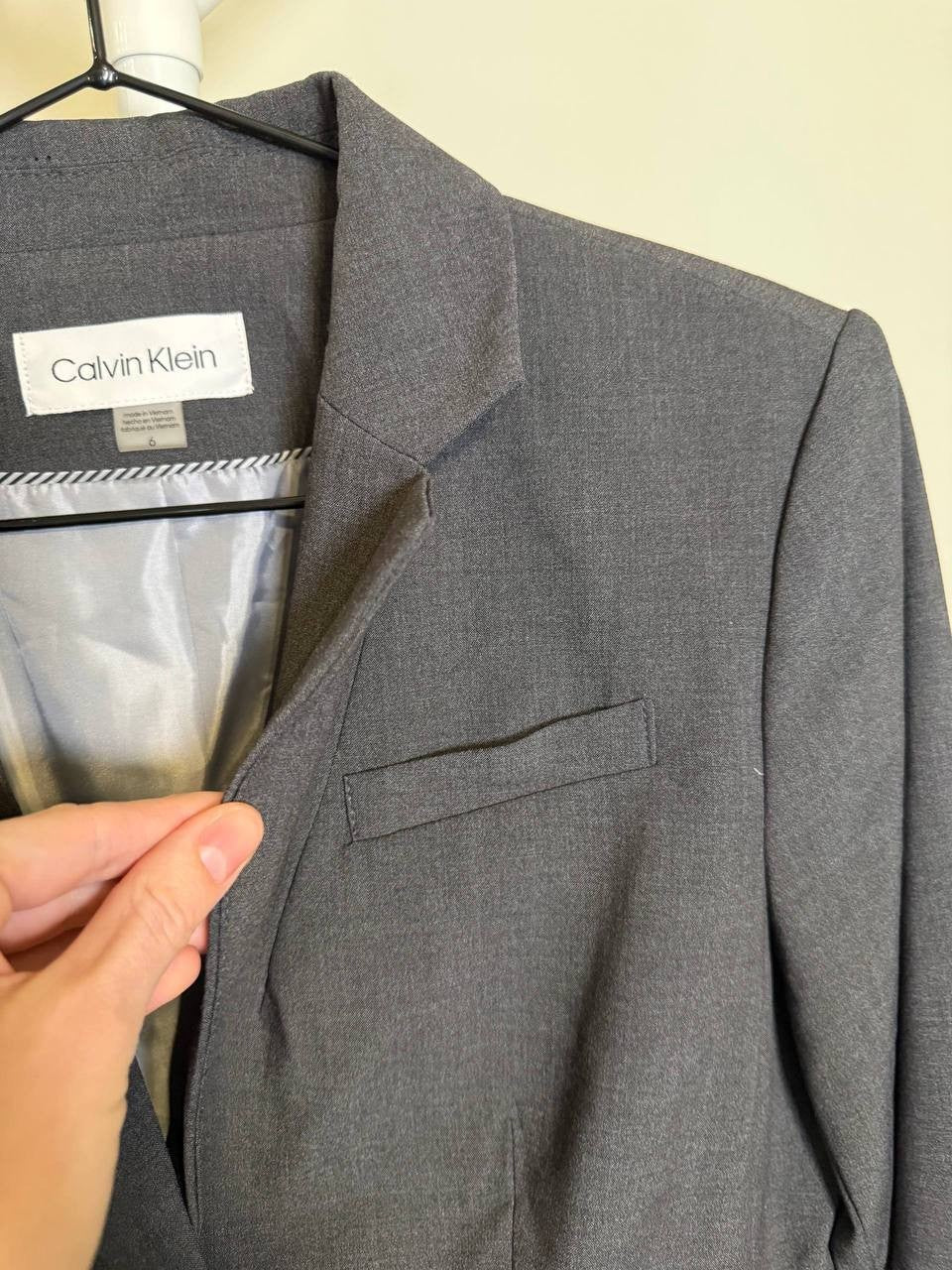 Calvin Klein Two‑Button Blazer – Size 6 – NWOT