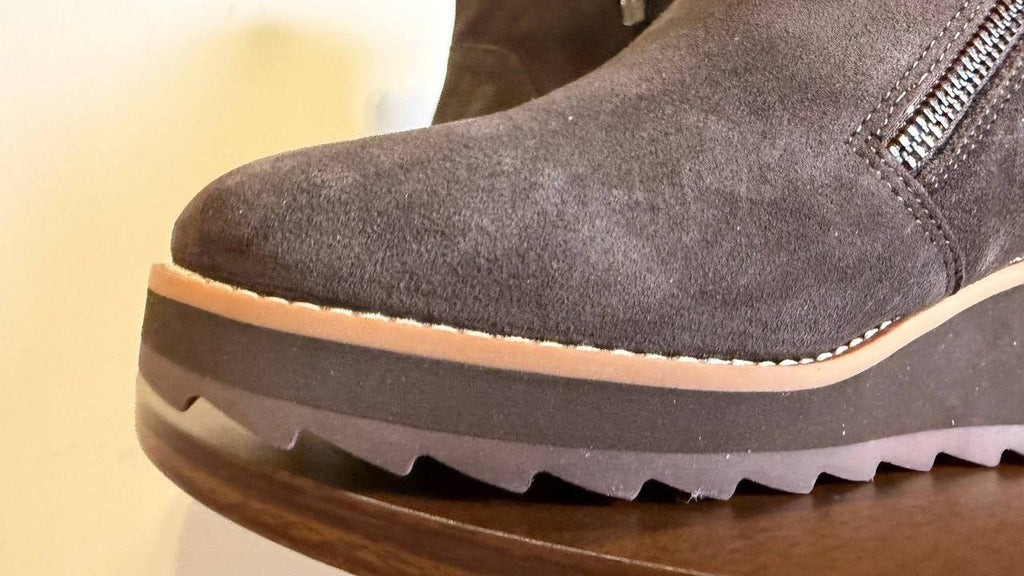 Easy Spirit Jane Booties 10W Brown Suede Cozy Side‑Zip Wedge NIB msrp$159