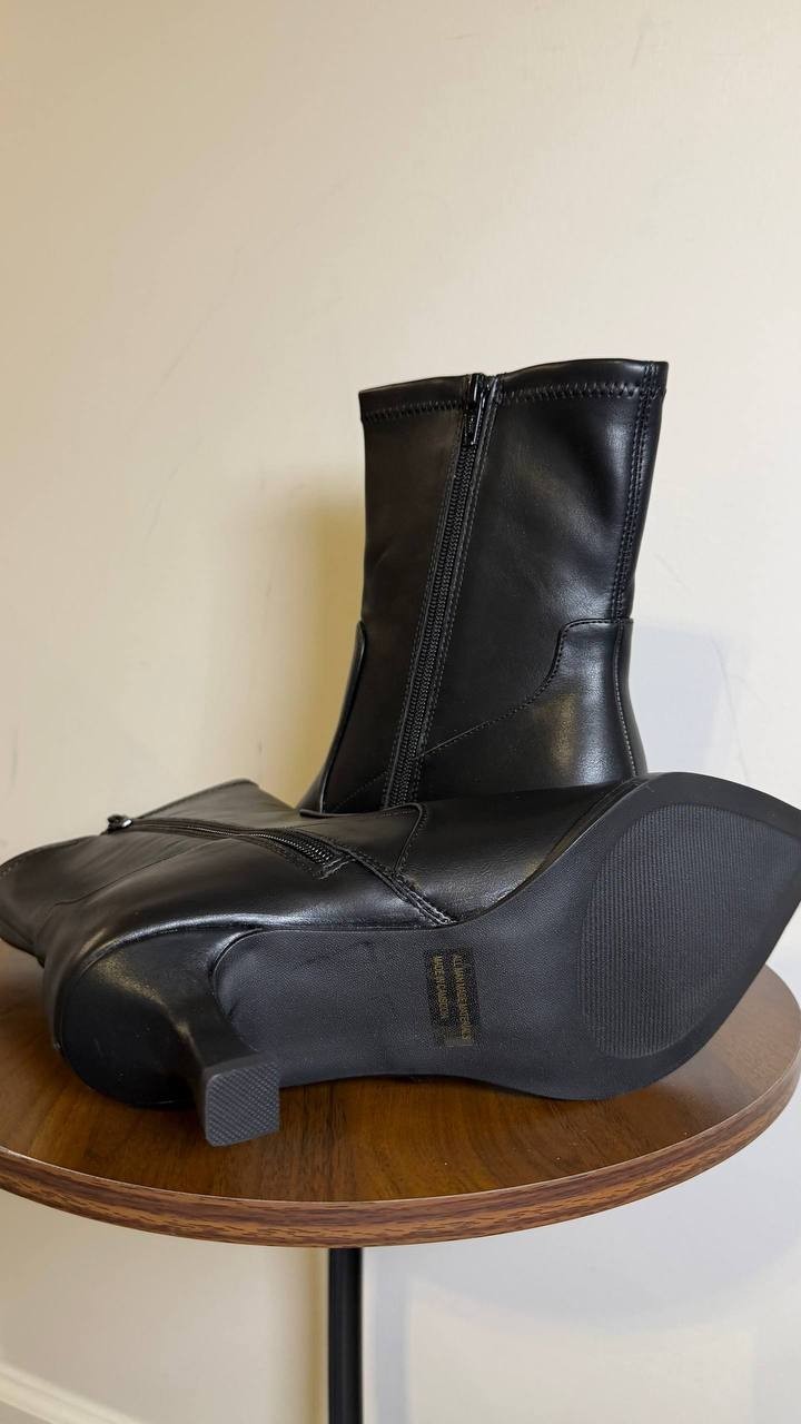 DV Dolce Vita Black Polyurethane Heeled Booties 9M New in Box MSRP $89