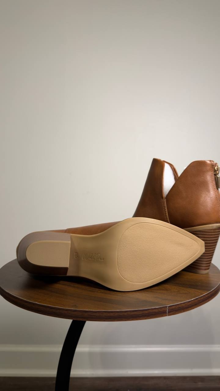 Wild  Pair  Booties  Brown  8.5M  New  $99.50