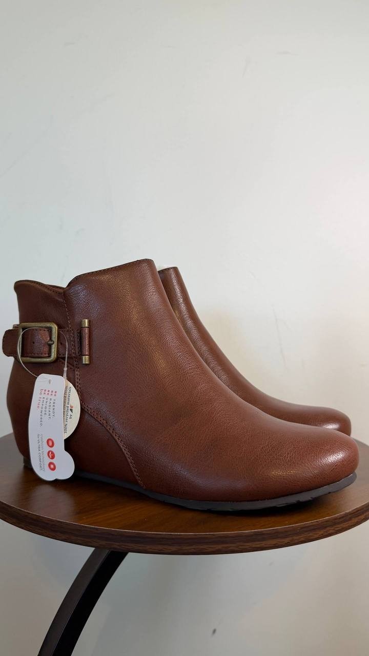 Baretraps Serena Zipper Wedge Booties Oak 8.5M Man‑Made $89 NWB