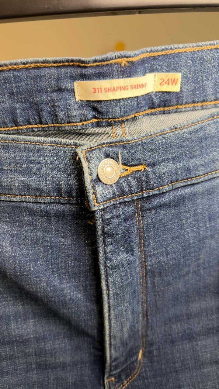 Levi’s 311 Shaping Skinny Jeans Plus Size Blue 24W NWT $59.50