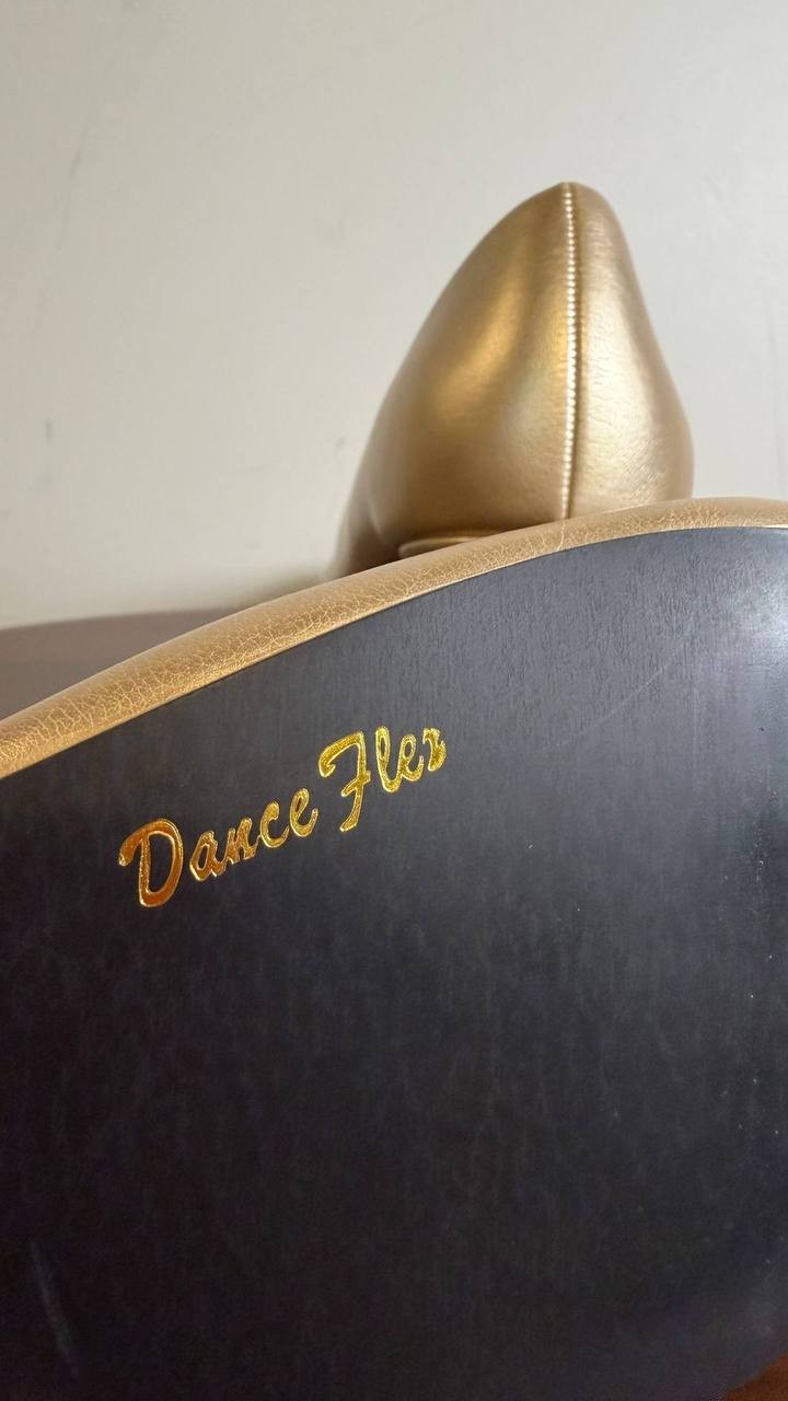 Easy Street Toe Pumps 7M Gold Synthetic Heels New in Box