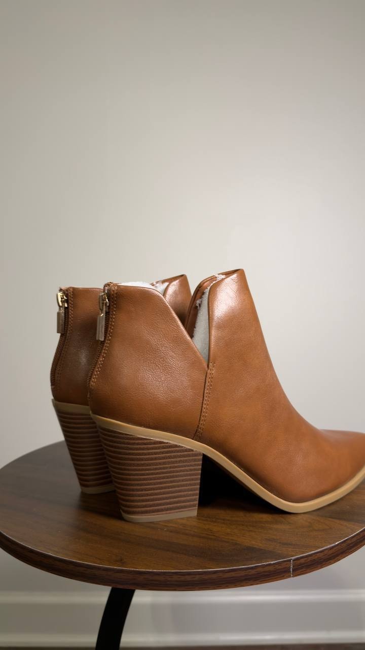 Wild  Pair  Booties  Brown  8.5M  New  $99.50