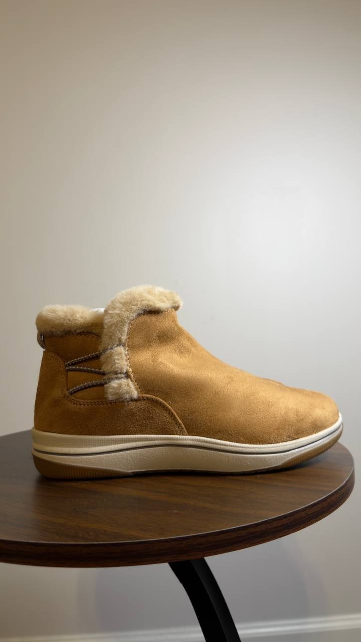 Clarks  Booties  Tan  5.5M  New  $105