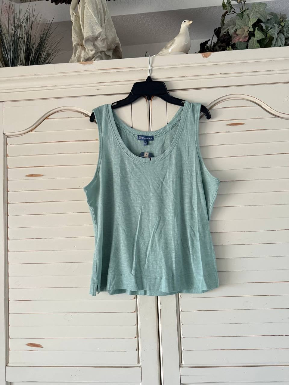 Democracy Petite Sleeveless Notched Neck Tank Size PL Green NWT