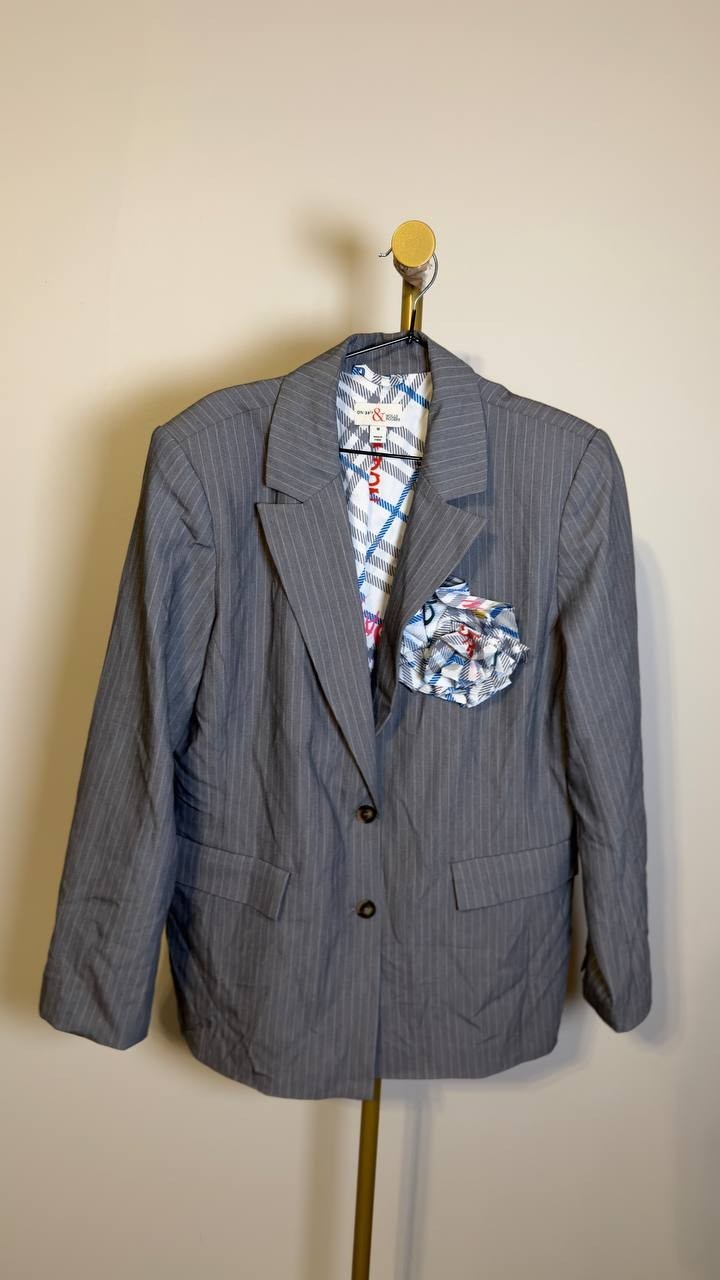 On 34th Molly Rogers Flower Pin Pinstripe Blazer Grey 10 NWOT $139.50
