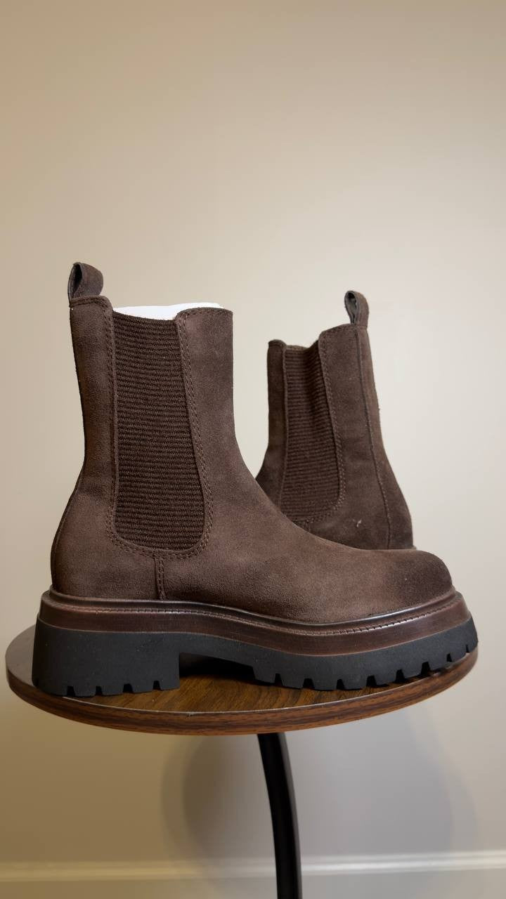 Steve  Madden  Chelsea  Booties  Brown  Suede  6.5  New  With Box  $149