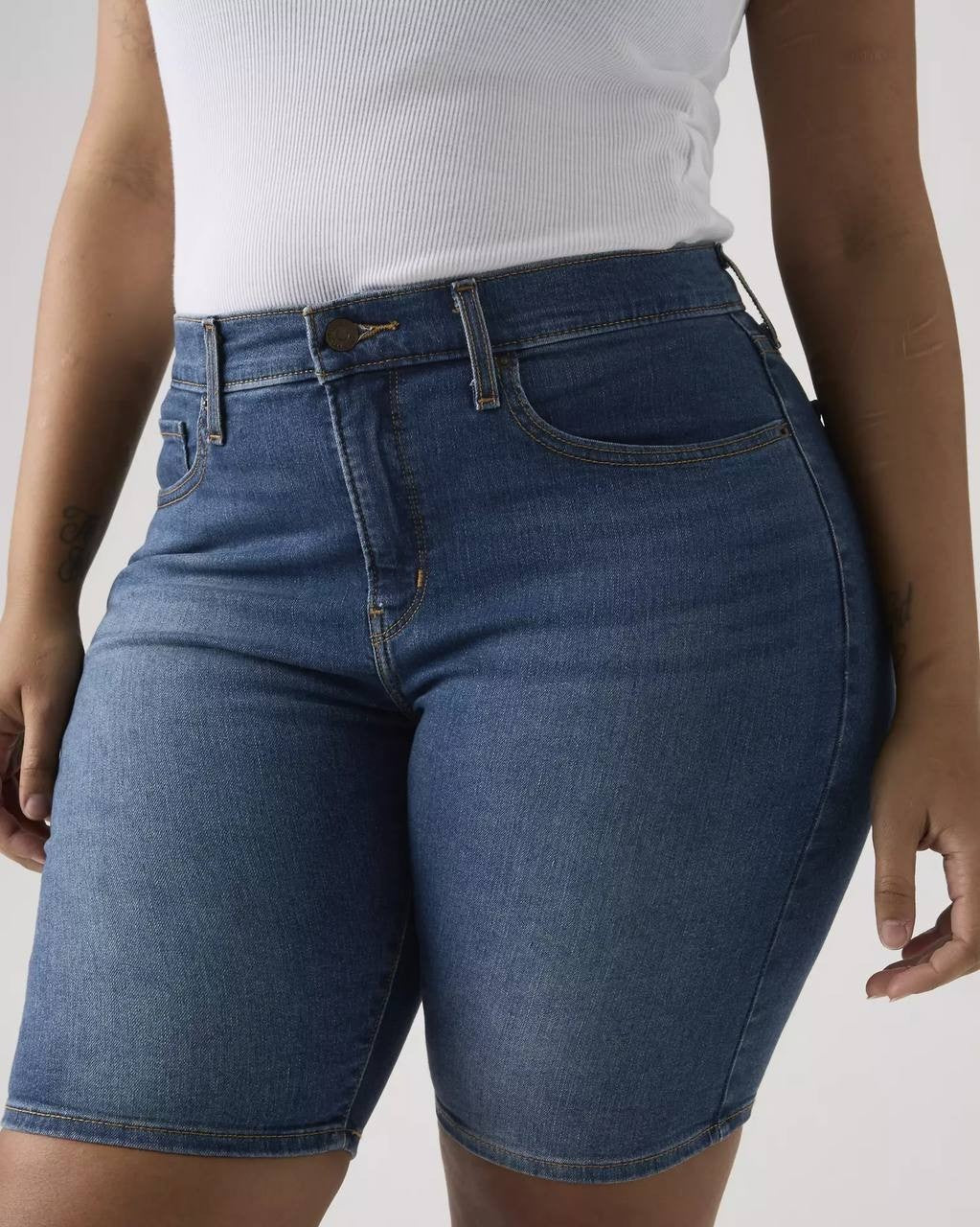 Levi’s Shaping Bermuda Shorts Dark Wash Size 16W NWT $49.50