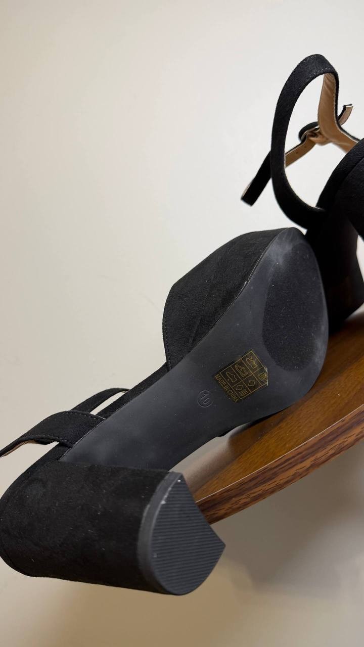 Journee Roslynn Pumps 10 Black Faux Suede Almond Toe Block Heel NIB msrp$94.99