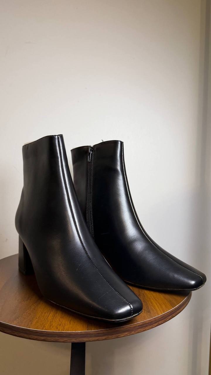 Journee Collection Women’s Haylinn Block Heel Dress Booties – Black – Size 11