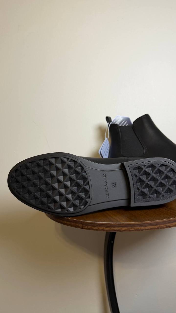 Aerosoles Leather Chelsea Boots 8.5W Black New in Box MSRP $129