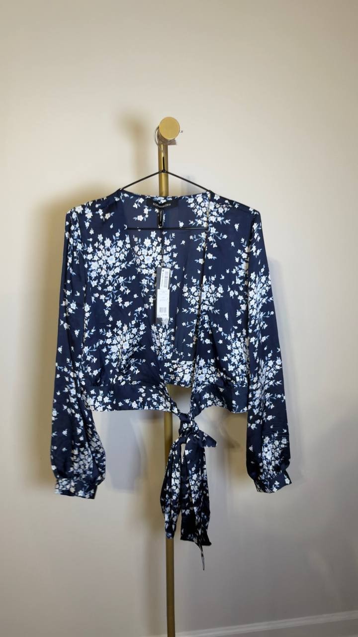 BCBGMAXAZRIA Women’s Floral Tie‑Front Long Sleeve Crop Top Blue Multi S NWT $158