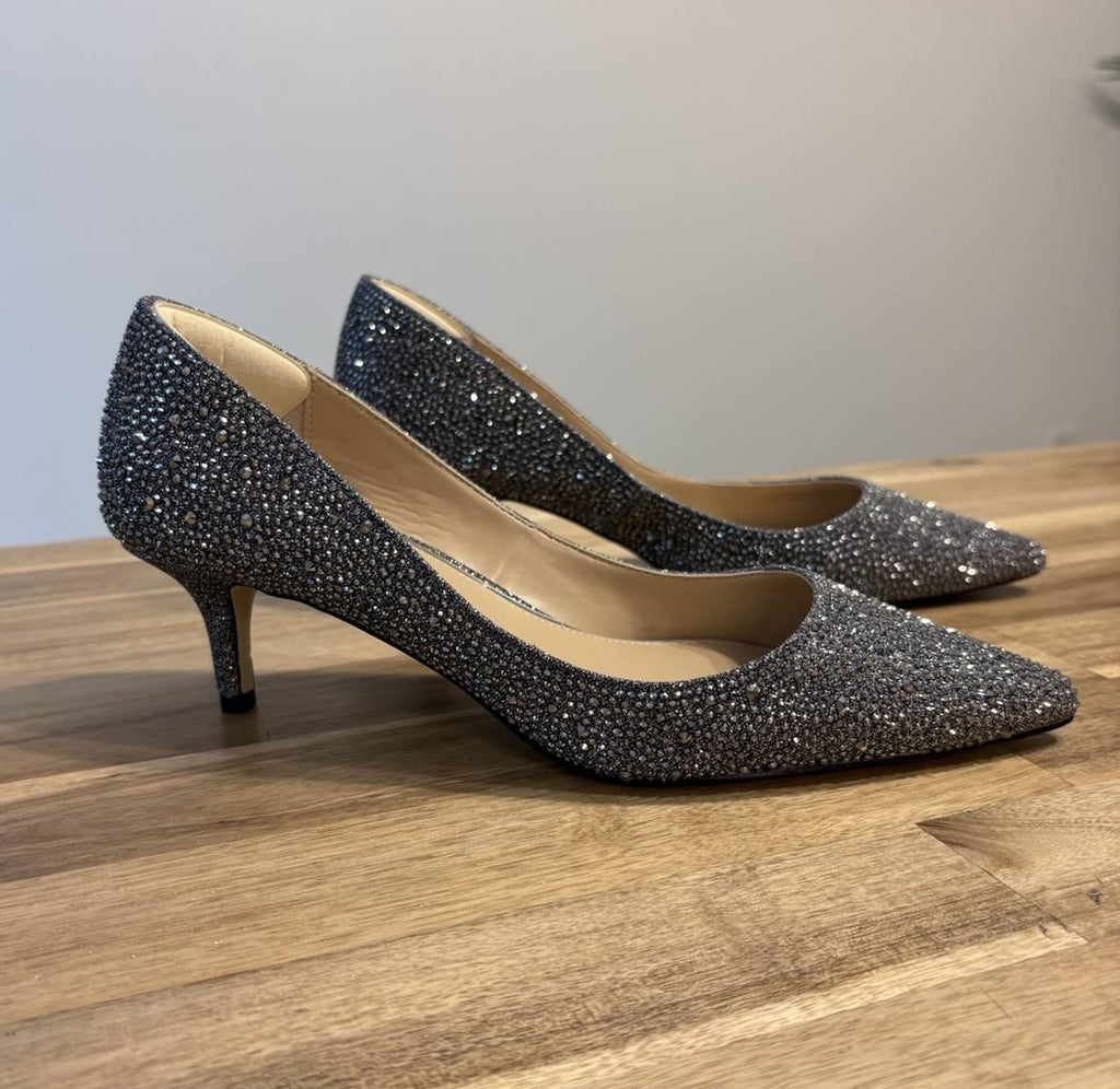 Badgley Mischka Jewel Smoke Glitter Fabric Heeled Pumps 7 New in Box $99