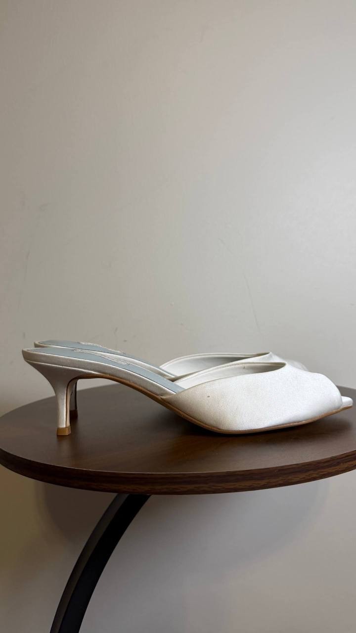 Nine West Women’s Satin Pumps 11M White Textile – New in Box MSRP $85