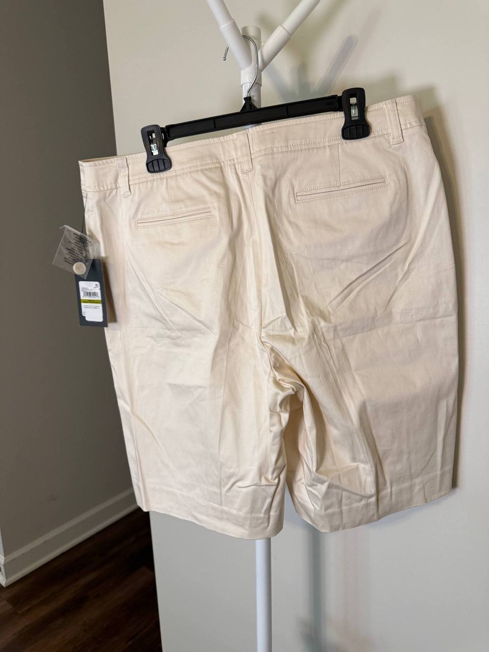 Jones New York Bermuda Shorts – Size 14 – NWT – White