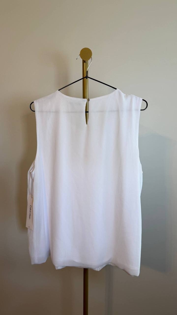 Calvin Klein Women’s Sleeveless Pleated Blouse White Size XL NWT (needs washing)