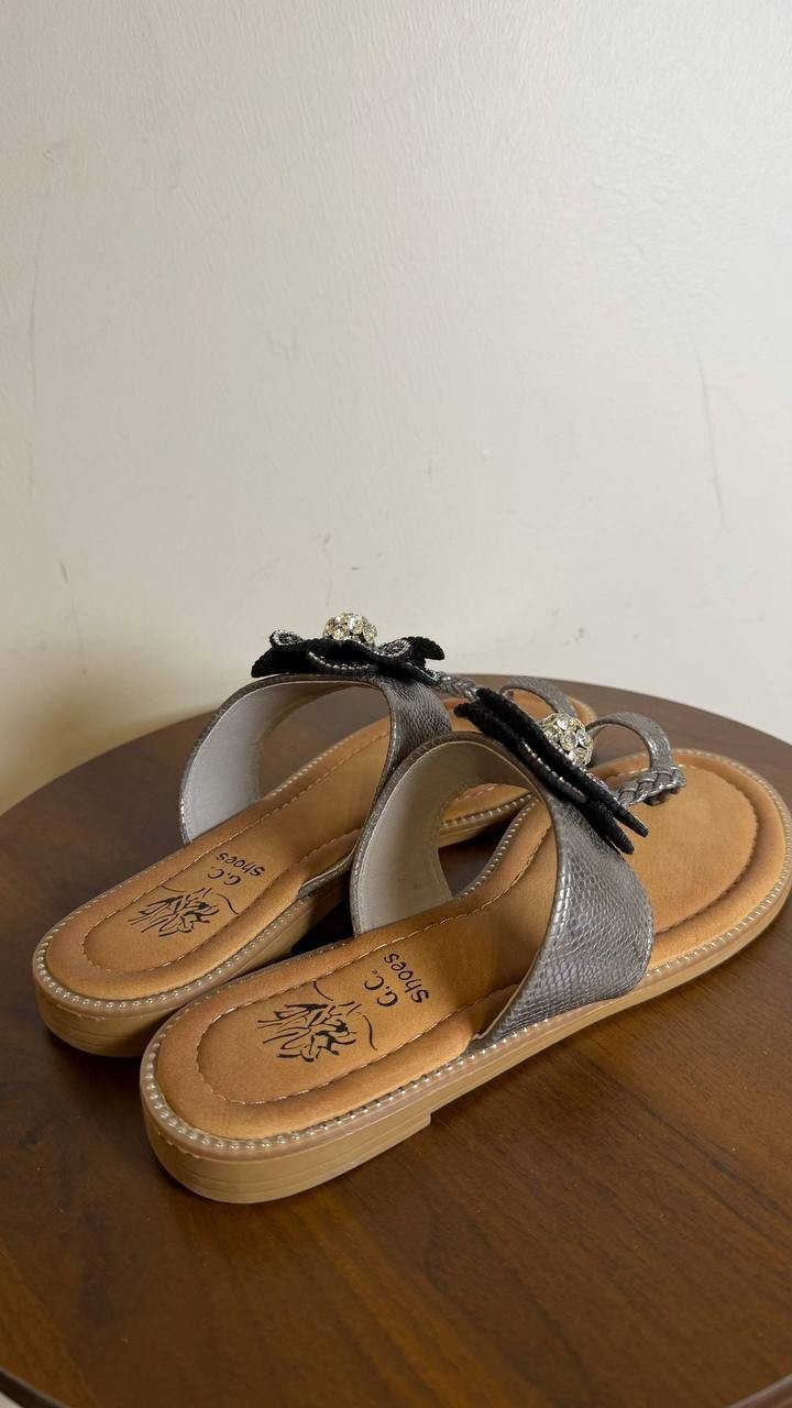 GC Shoes Blossom Flower Toe Ring Flat Sandals Silver 6.5 NWB $55