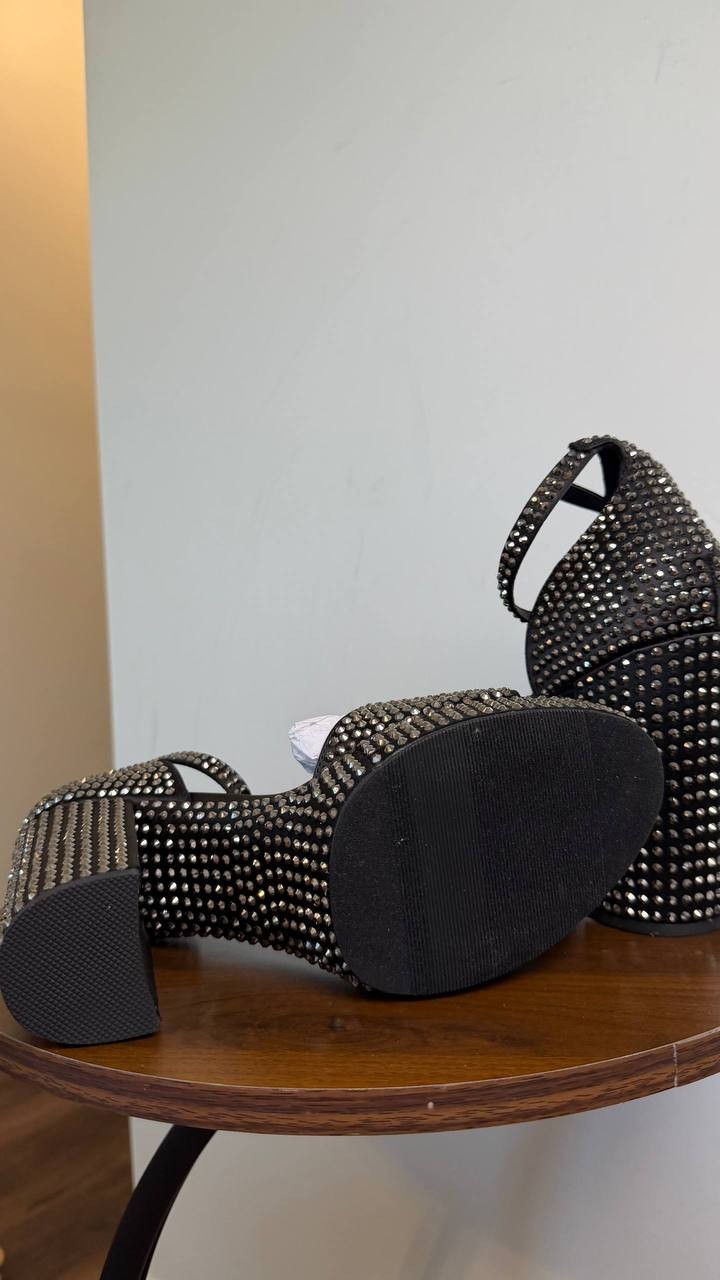 Wild Pair Hanalaur Embellished Sandals Black Bling 7.5M Man‑Made $89.90 NWB