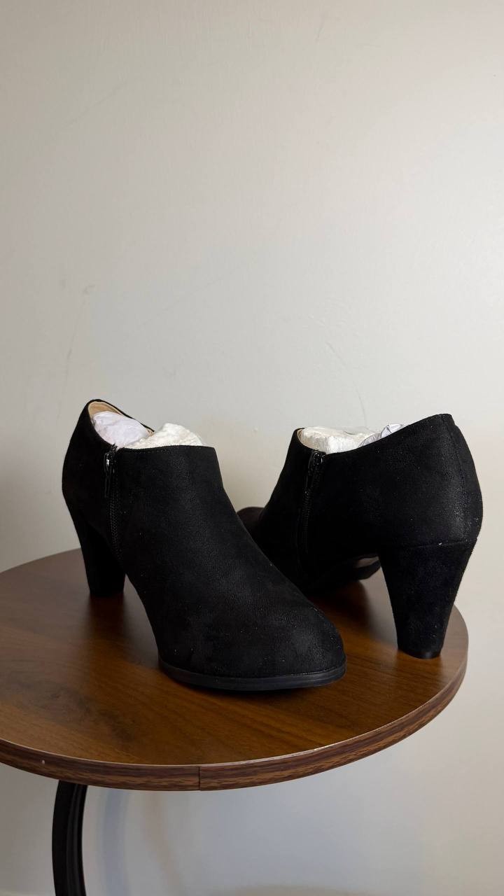 Journee Sanzi Booties 8.5 Black Faux Suede Zip‑Up Round Toe NIB msrp$48.49