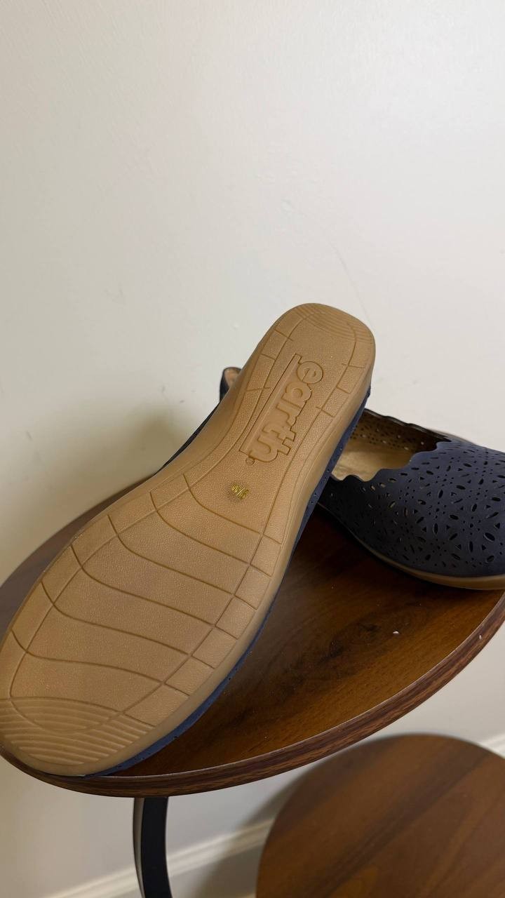 Earth Flats 9.5M Dark Blue Leather Comfort Shoes New in Box