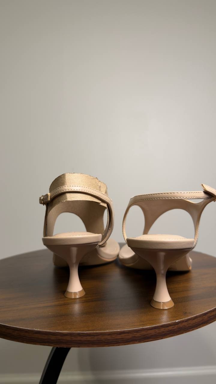 Calvin  Klein  Strap  Sandals  Light  Natural  9M  New  $99