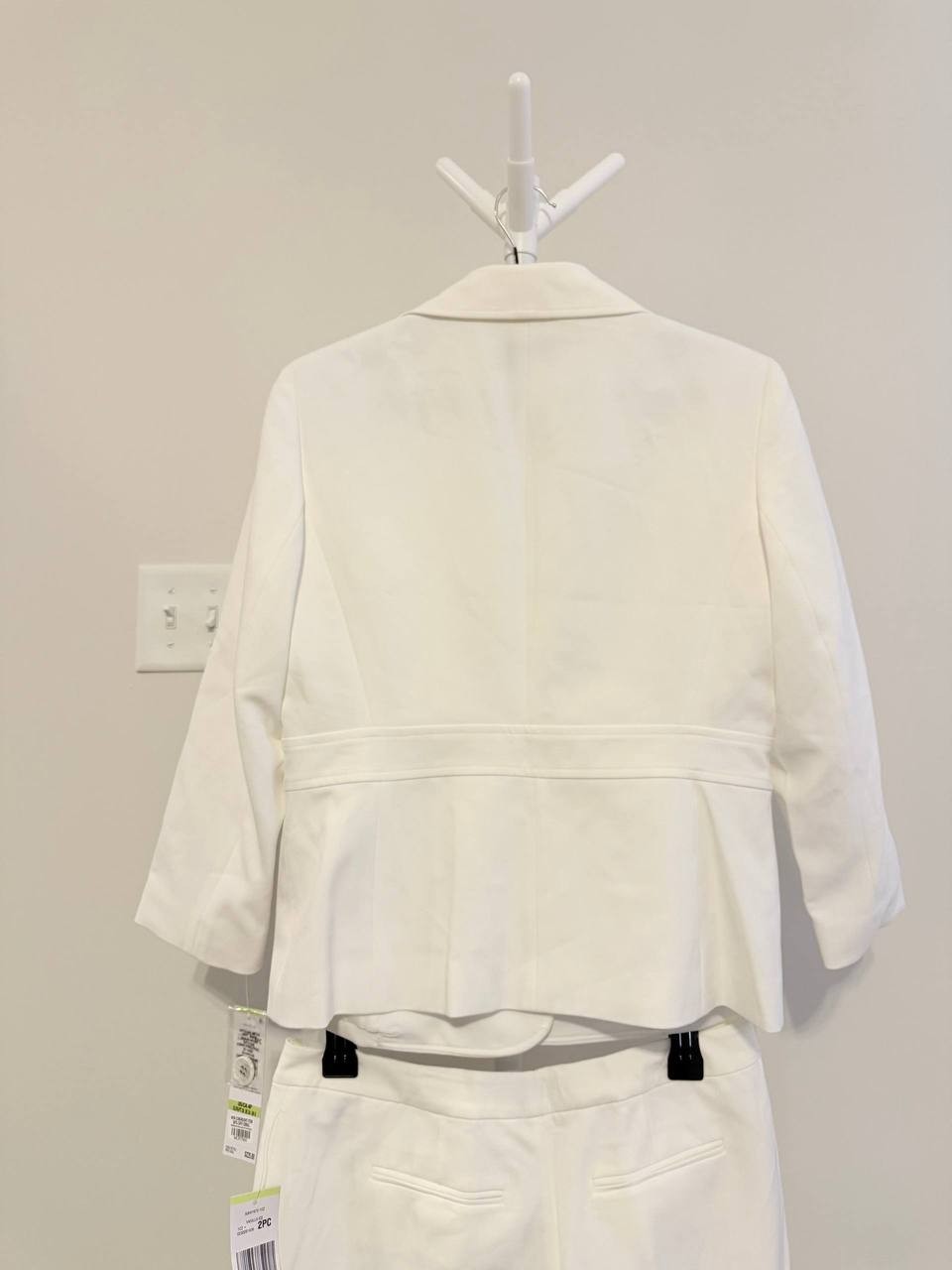 Le Suit Women’s Petite Skirt Suit Set –White – Size 4P – NWT – $225