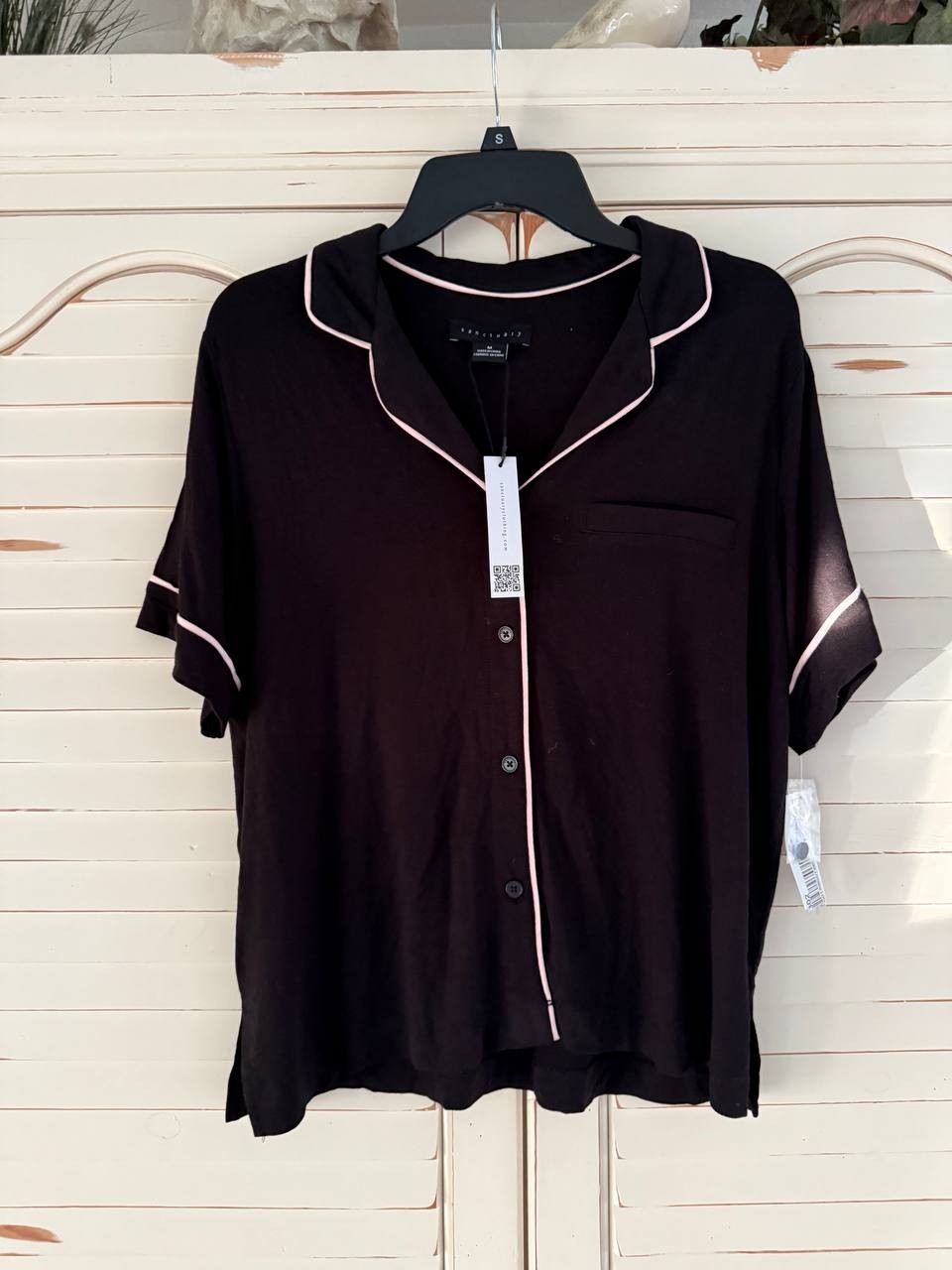 Sanctuary Women’s Black Pajama Top with Contrast Trim – Size M – Sleepwear Loung